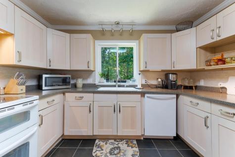 3 Greenwood Lane Lewiston ME 04240