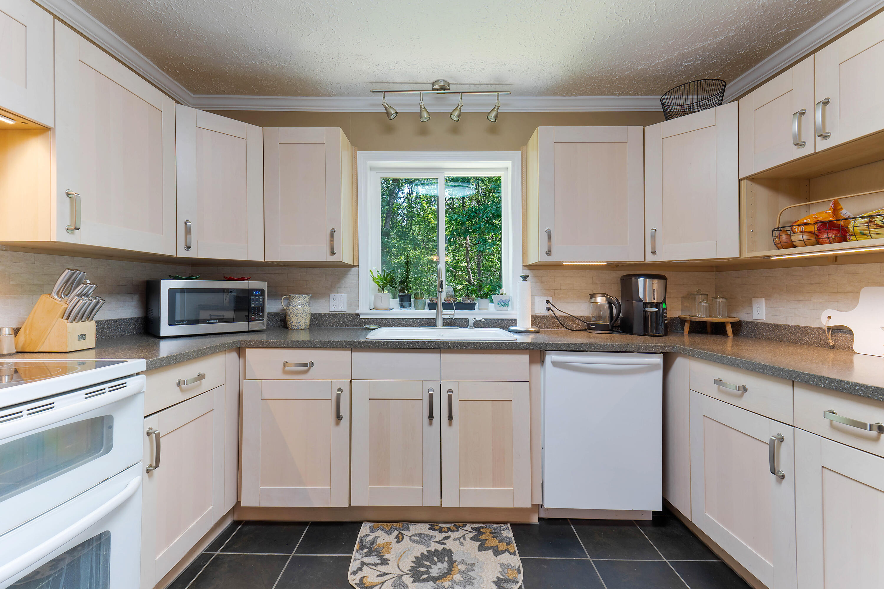 3 Greenwood Lane Lewiston ME 04240