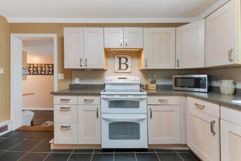 3 Greenwood Lane Lewiston ME 04240