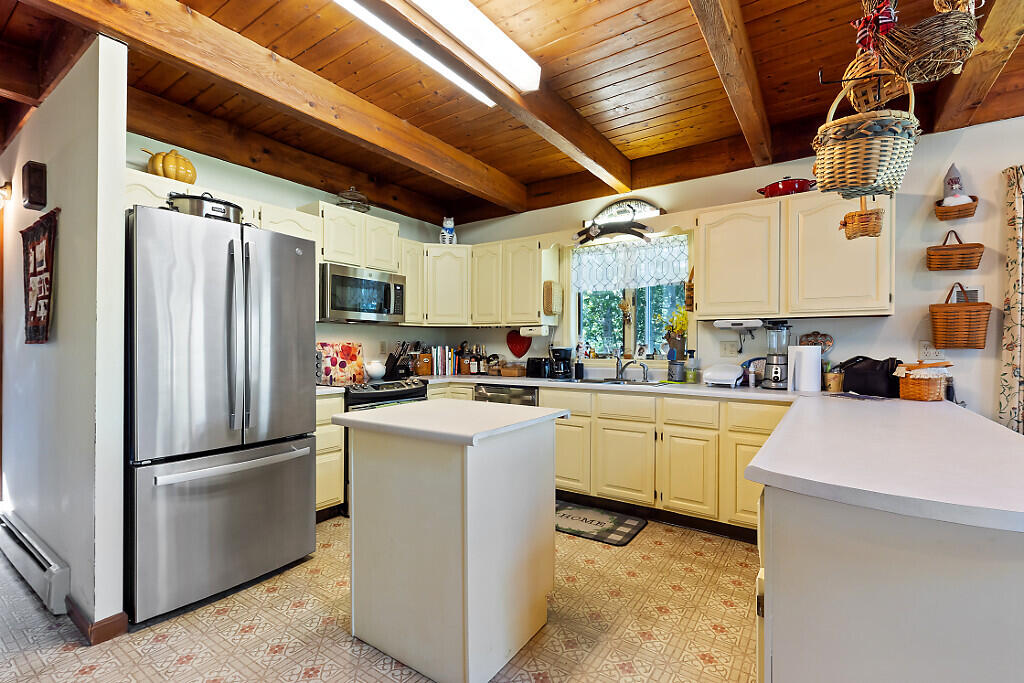 691 Middle Road Dresden ME 04342