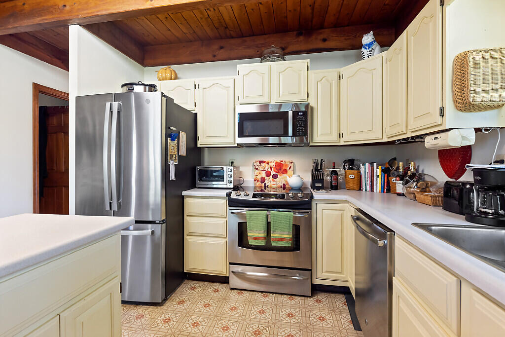 691 Middle Road Dresden ME 04342