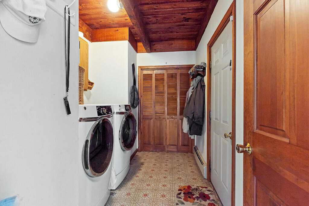 691 Middle Road Dresden ME 04342