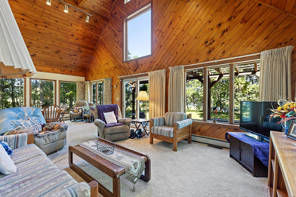 691 Middle Road Dresden ME 04342