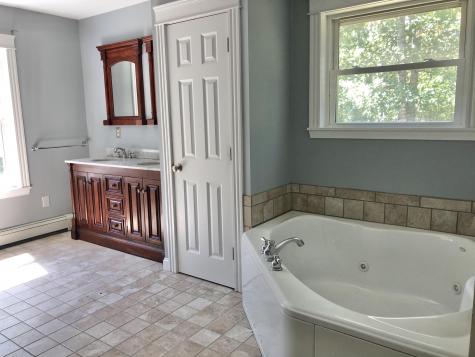 11 Johannas Lane Standish ME 04084