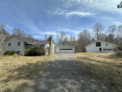 6 Coyote Alley Belgrade ME 04917