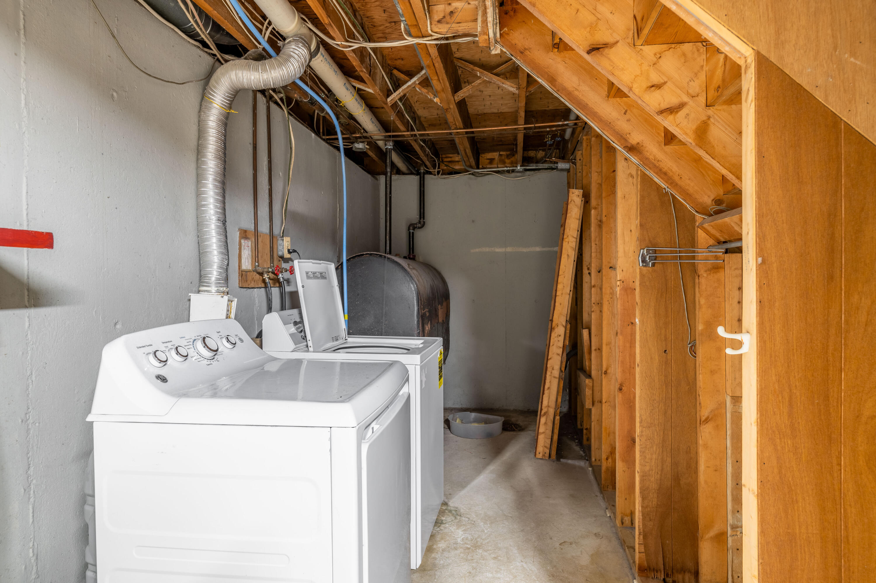 49 Perry Road Hampden ME 04444