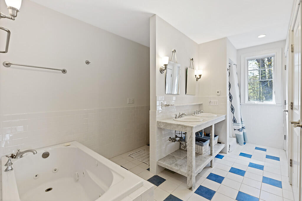 183 Mountain Road Falmouth ME 04105