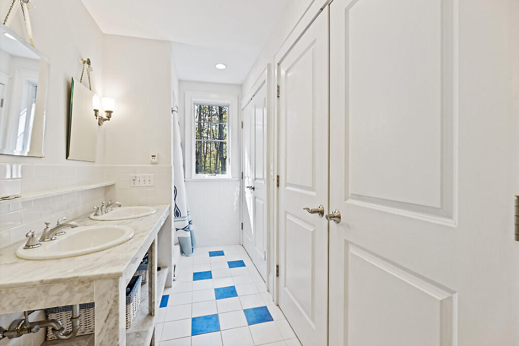 183 Mountain Road Falmouth ME 04105