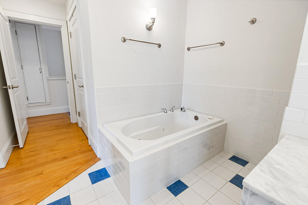 183 Mountain Road Falmouth ME 04105