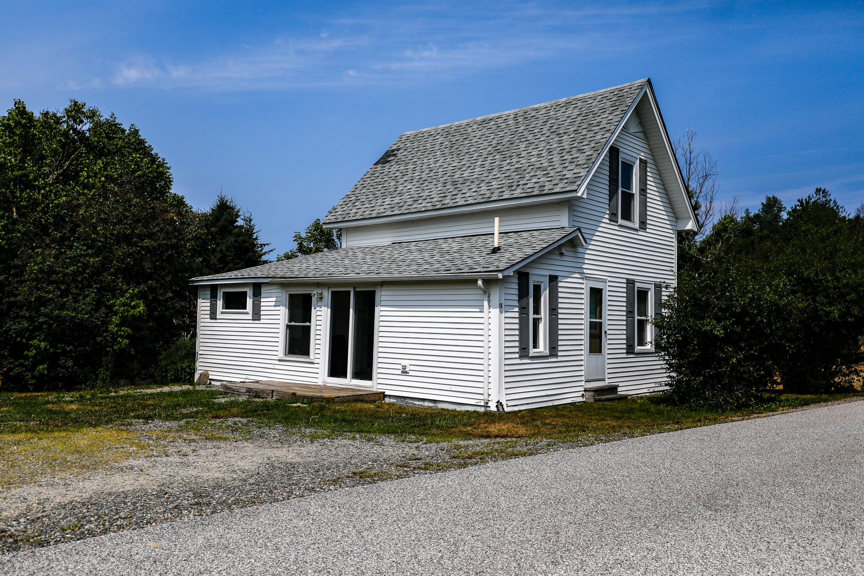 15 Clamshell Alley Lamoine ME 04605