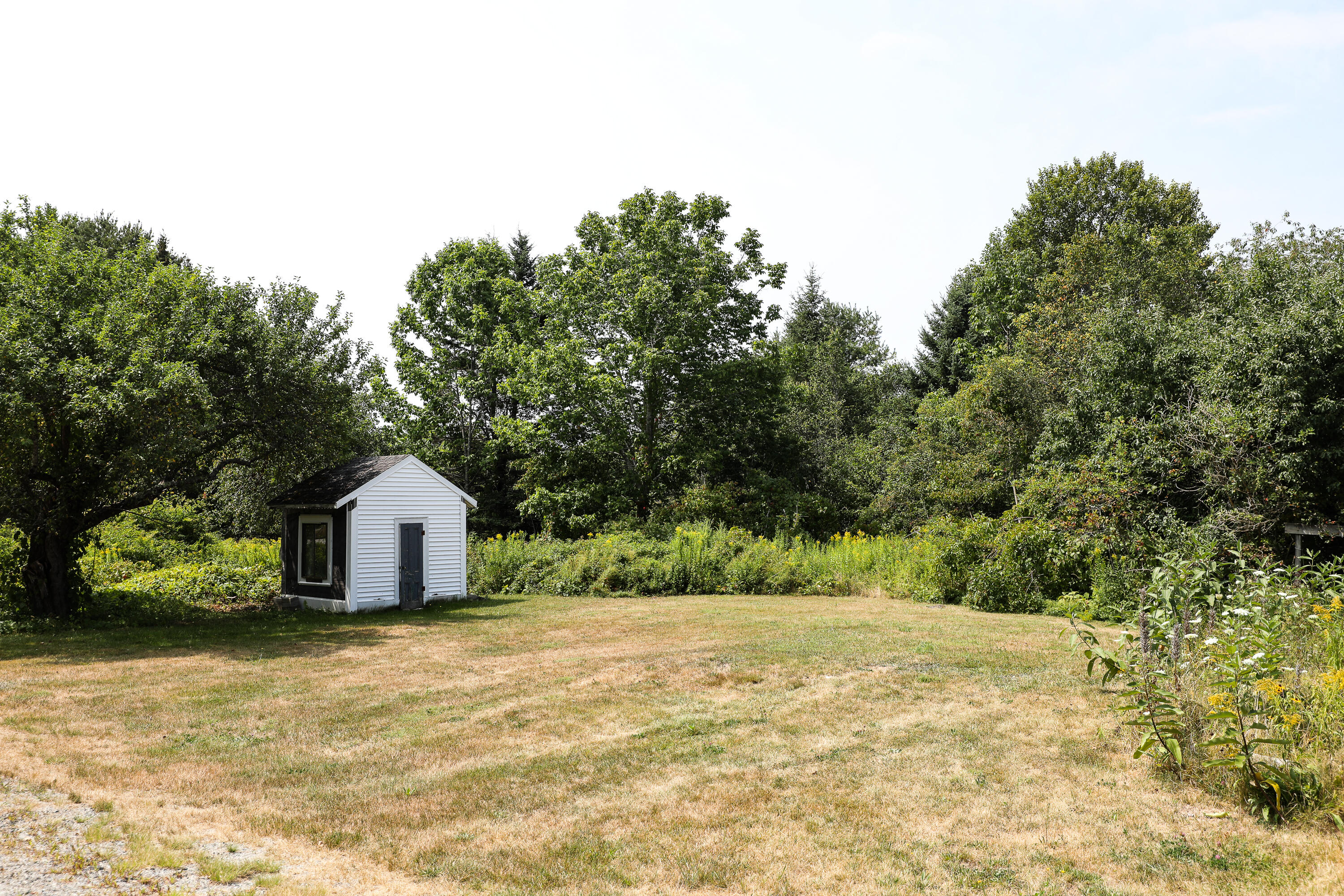 15 Clamshell Alley Lamoine ME 04605