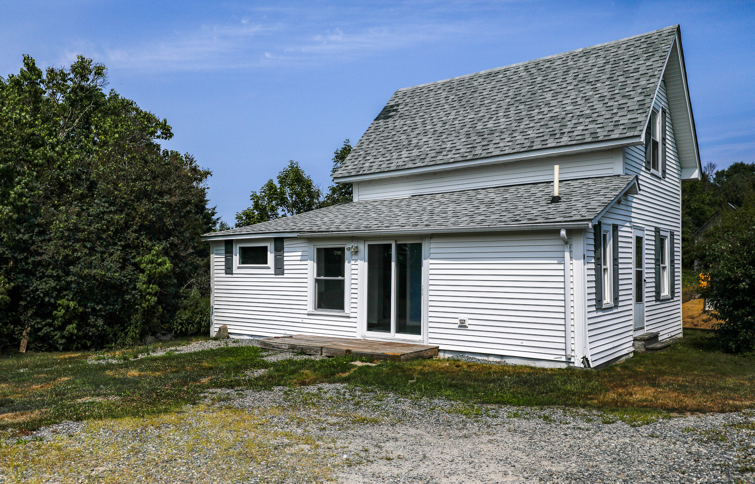 15 Clamshell Alley Lamoine ME 04605