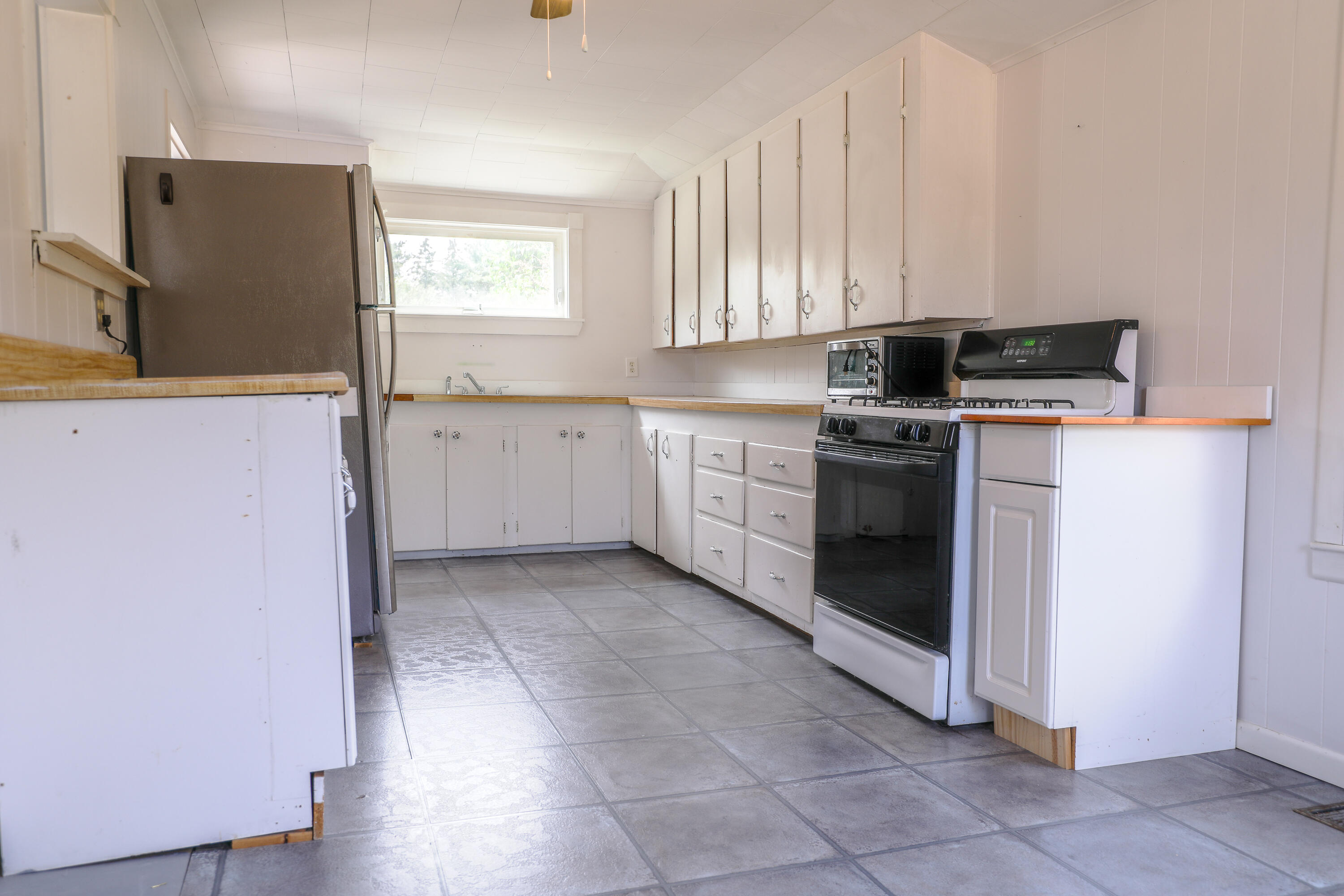 15 Clamshell Alley Lamoine ME 04605