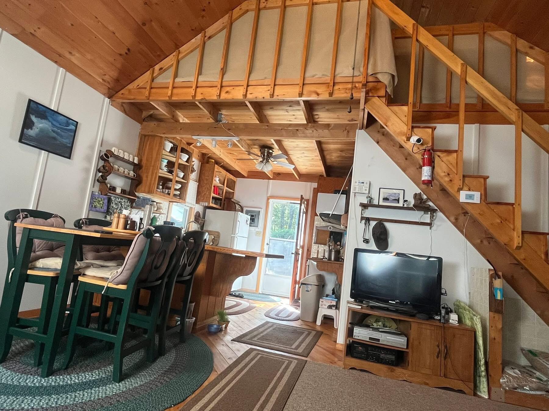 24 Hill Lane Beddington ME 04622