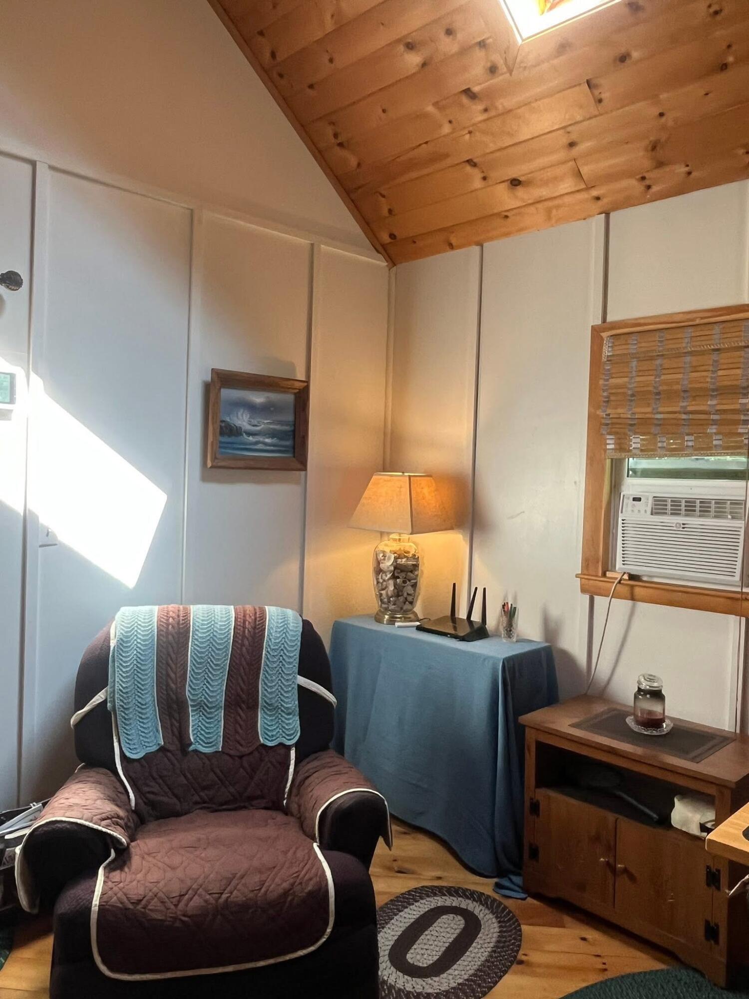 24 Hill Lane Beddington ME 04622