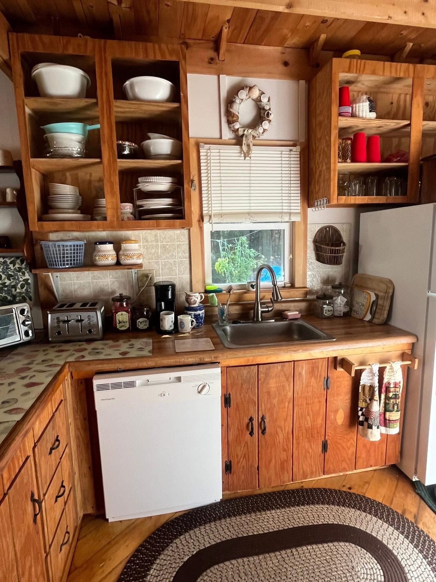 24 Hill Lane Beddington ME 04622