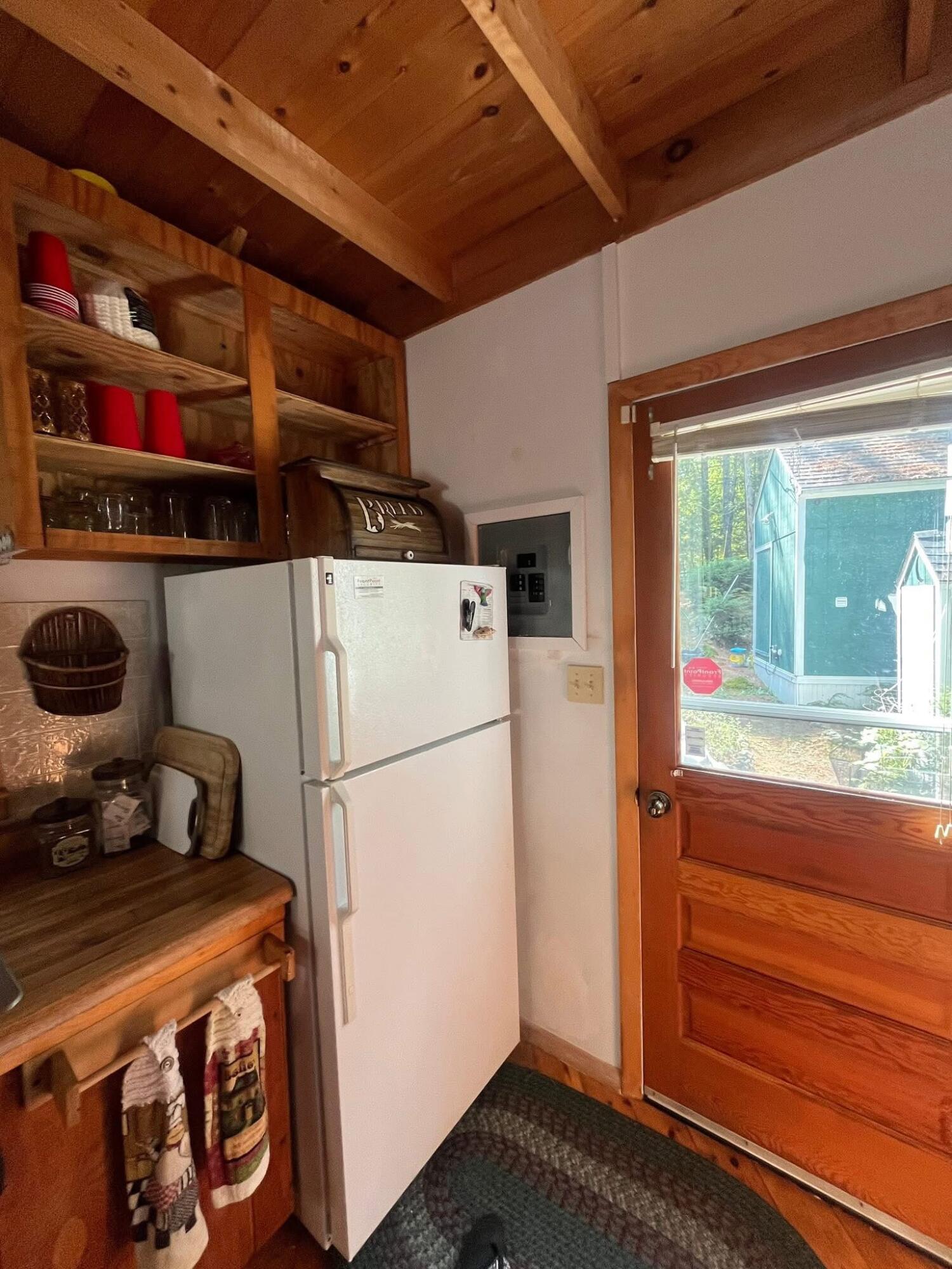 24 Hill Lane Beddington ME 04622