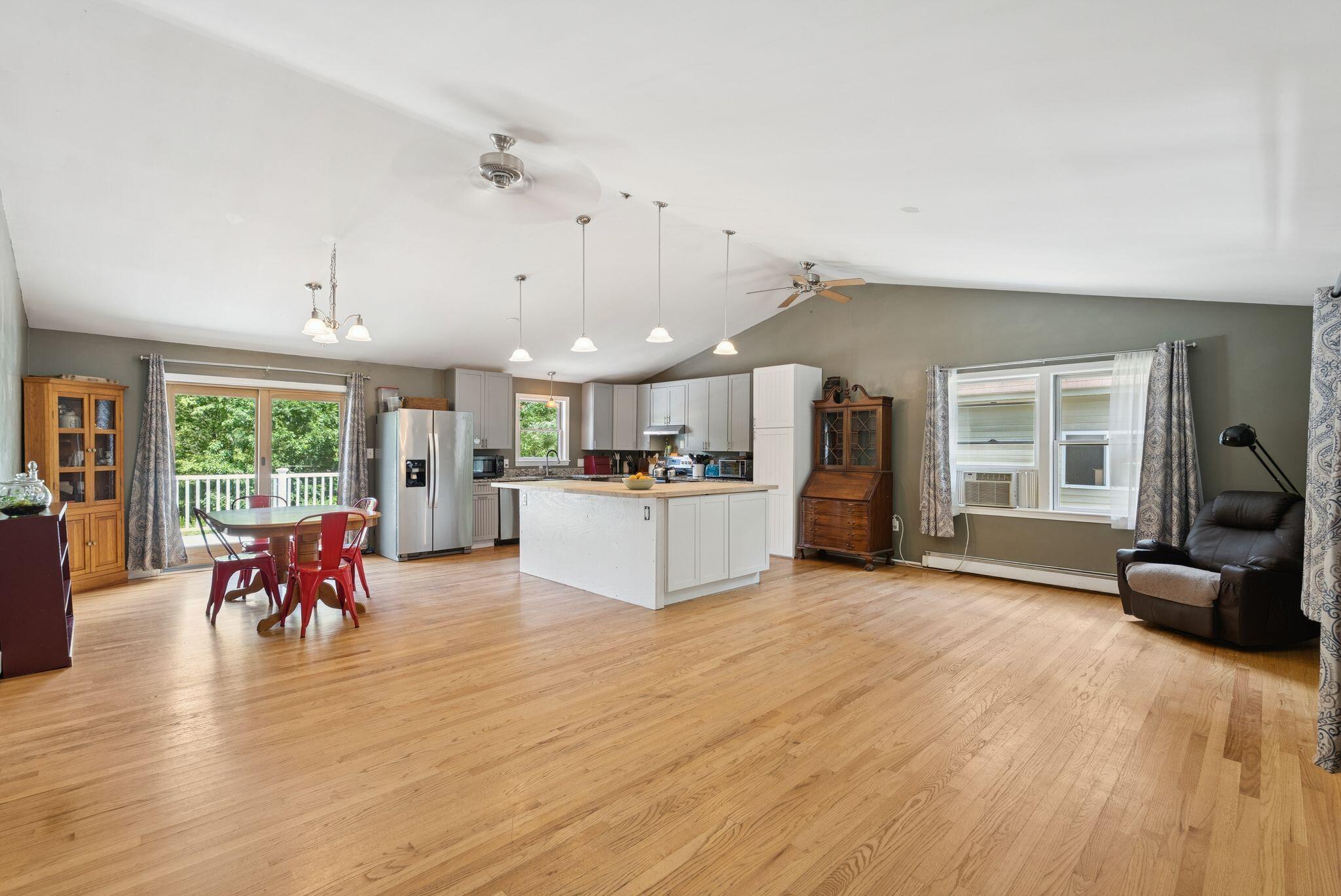 1569 Roosevelt Trail Raymond ME 04071