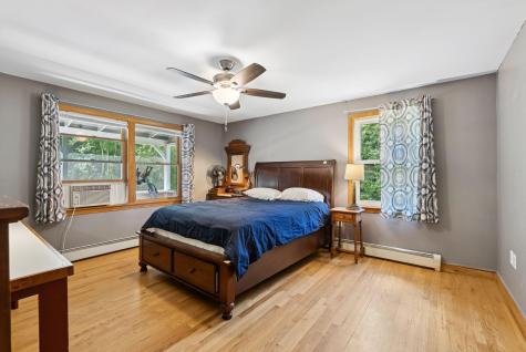 1569 Roosevelt Trail Raymond ME 04071