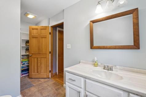 1569 Roosevelt Trail Raymond ME 04071