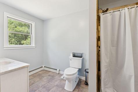 1569 Roosevelt Trail Raymond ME 04071