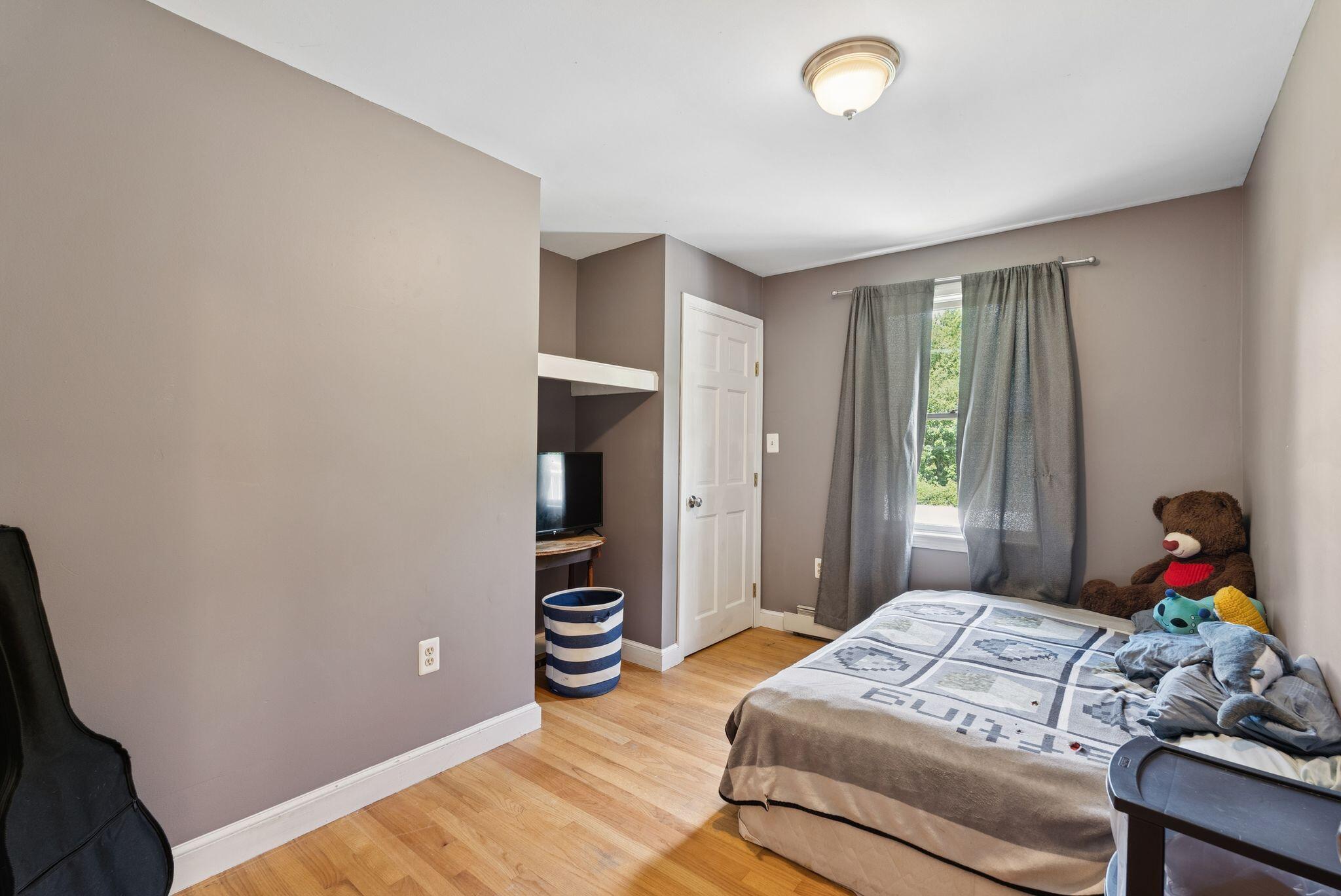 1569 Roosevelt Trail Raymond ME 04071