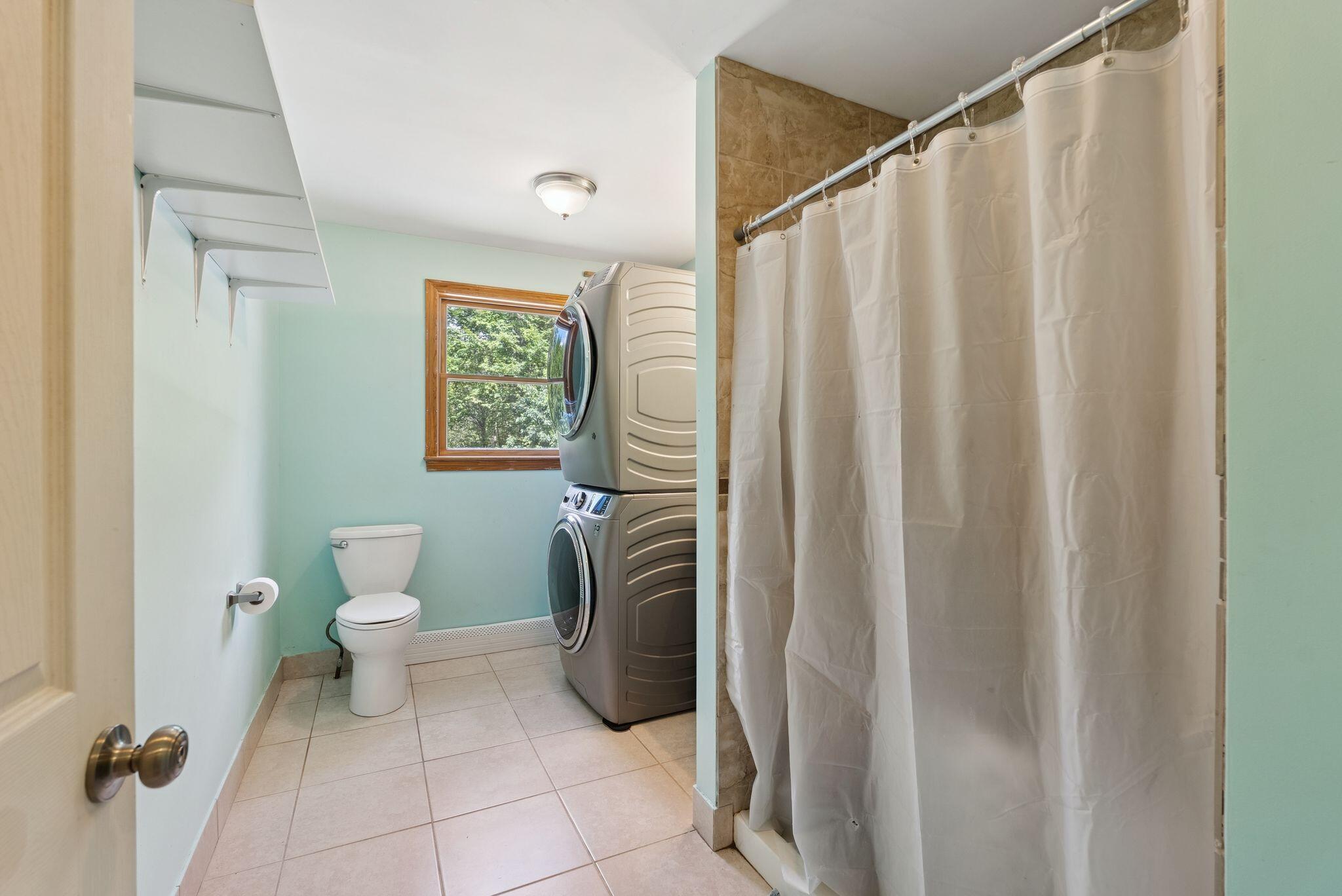 1569 Roosevelt Trail Raymond ME 04071