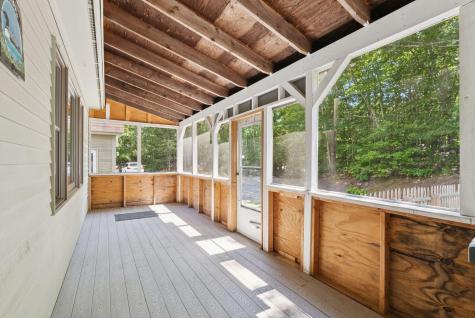 1569 Roosevelt Trail Raymond ME 04071