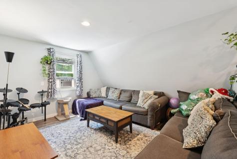 1569 Roosevelt Trail Raymond ME 04071