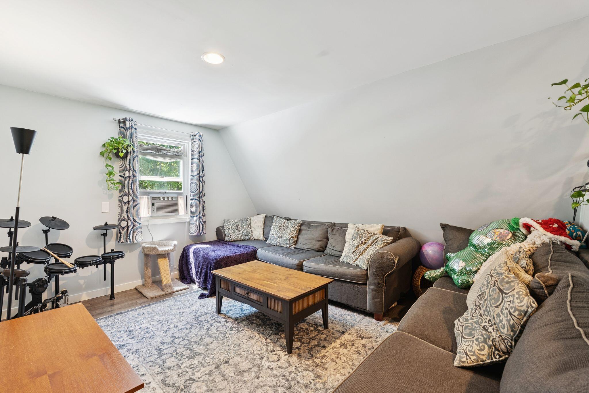 1569 Roosevelt Trail Raymond ME 04071