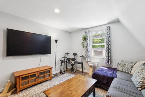 1569 Roosevelt Trail Raymond ME 04071