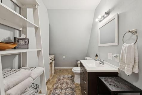 1569 Roosevelt Trail Raymond ME 04071