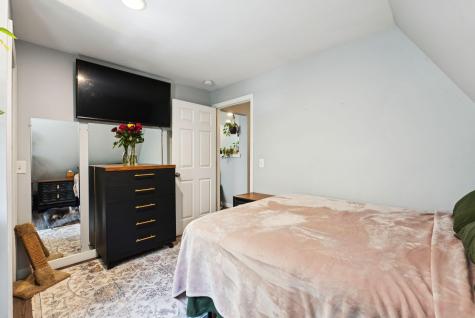 1569 Roosevelt Trail Raymond ME 04071