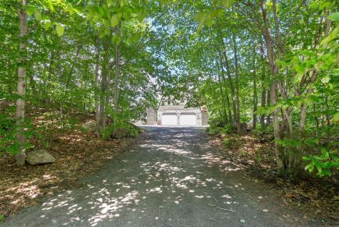 1569 Roosevelt Trail Raymond ME 04071