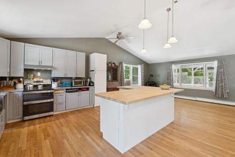 1569 Roosevelt Trail Raymond ME 04071