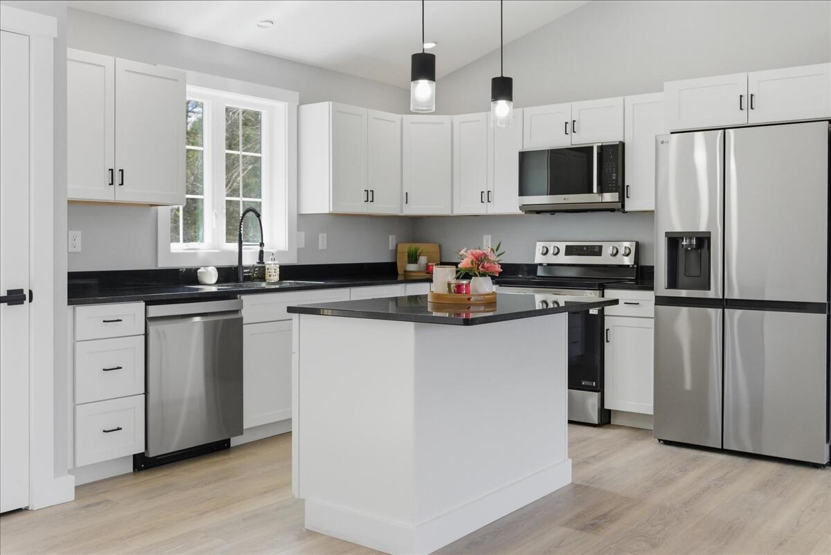 10 Meadow Lane Oxford ME 04270