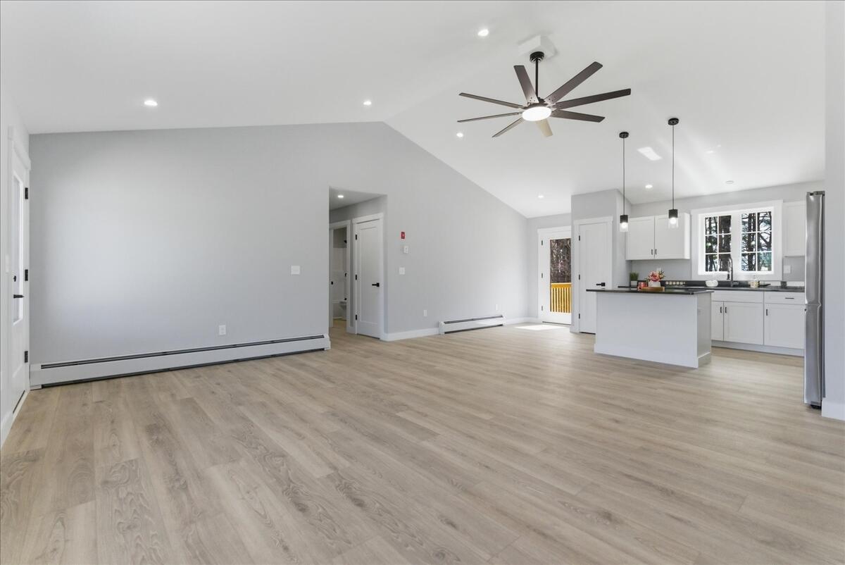 10 Meadow Lane Oxford ME 04270