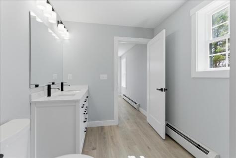 10 Meadow Lane Oxford ME 04270