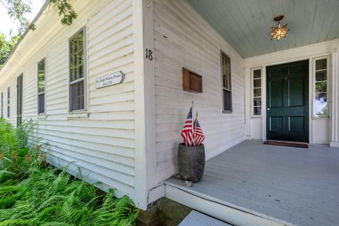 18 Winter Street Topsham ME 04086