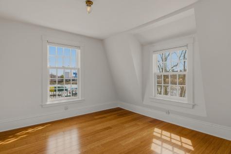 17 Commercial Street Kittery ME 03904