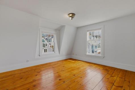 17 Commercial Street Kittery ME 03904