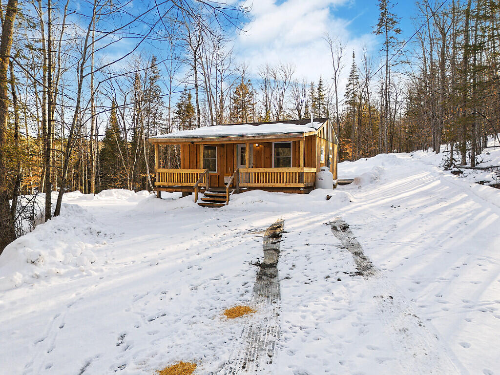 8 Magnolia Lane Starks ME 04938