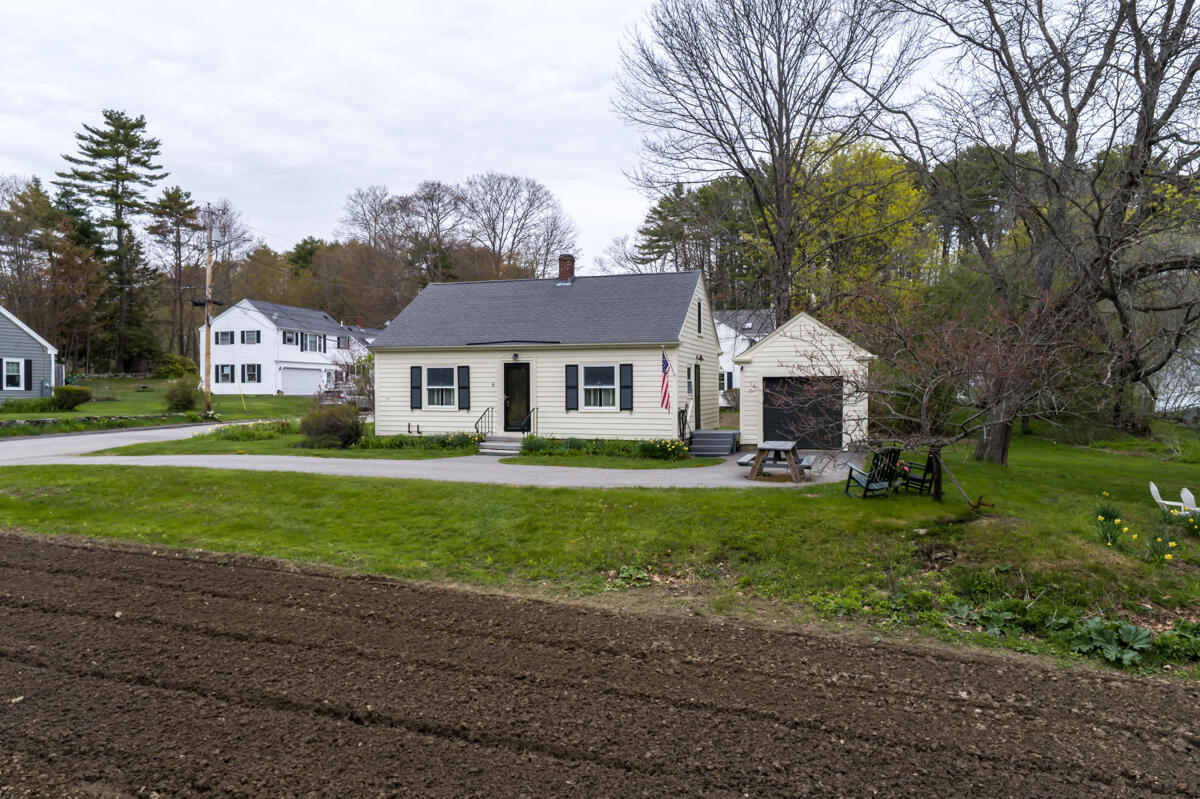 8 Oak Avenue Freeport ME 04032