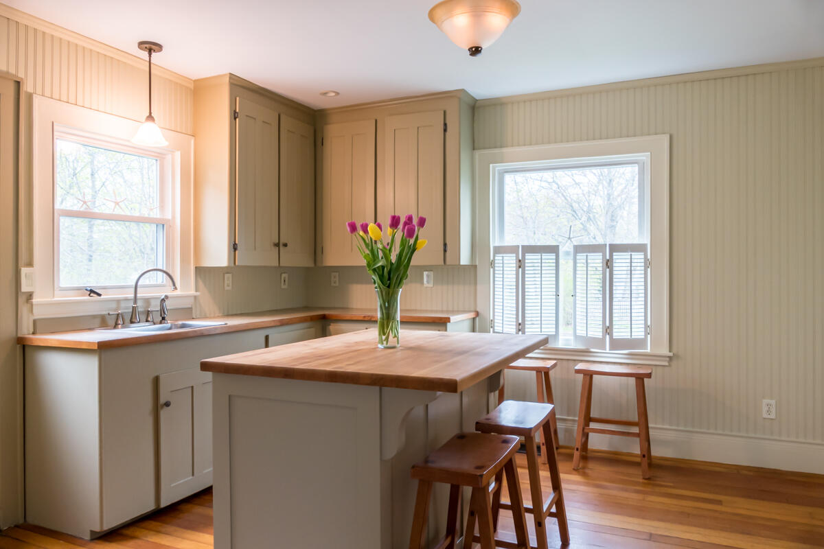 8 Oak Avenue Freeport ME 04032
