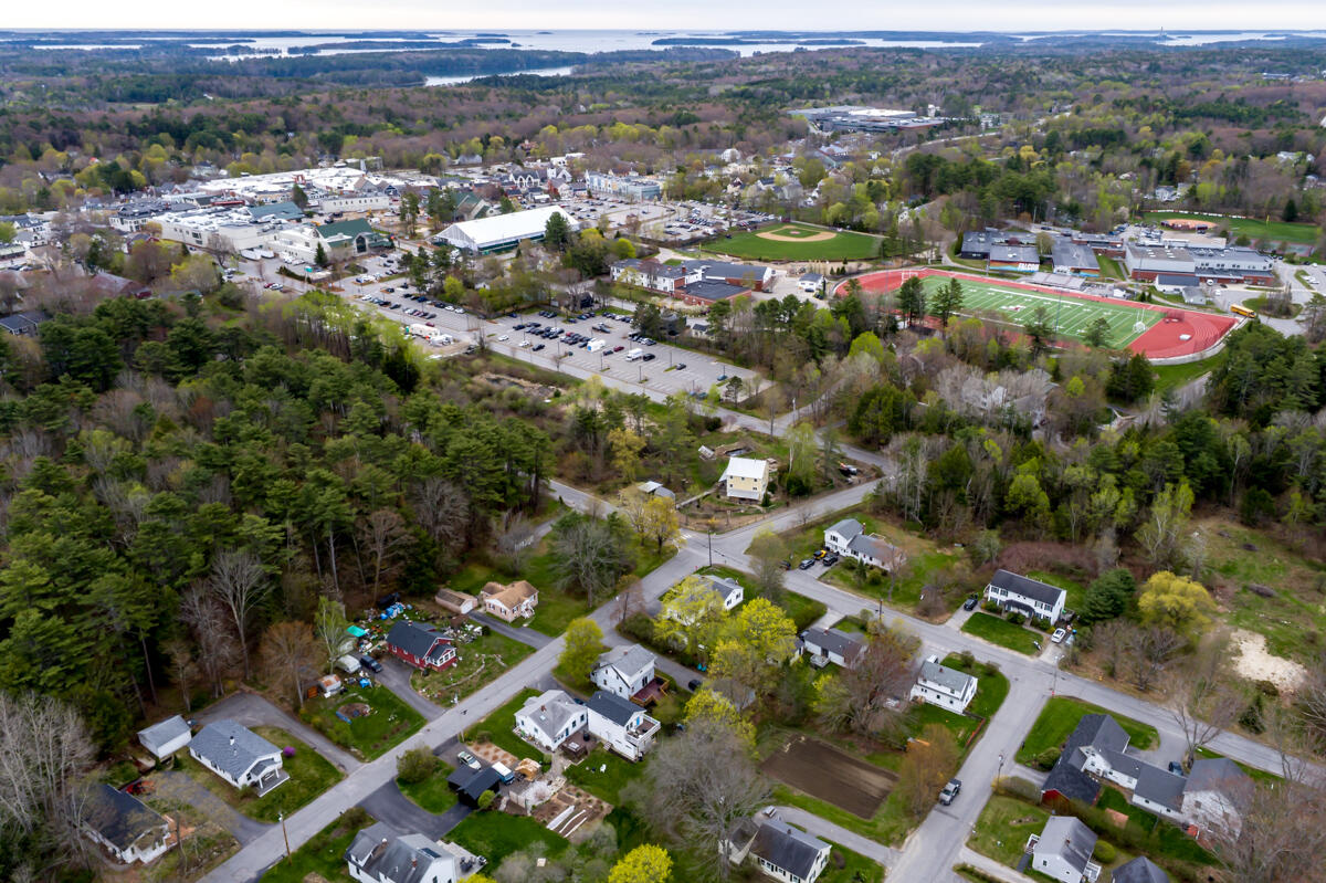 8 Oak Avenue Freeport ME 04032