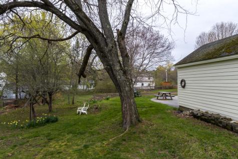8 Oak Avenue Freeport ME 04032