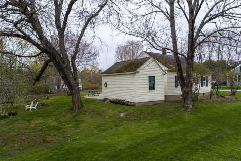 8 Oak Avenue Freeport ME 04032