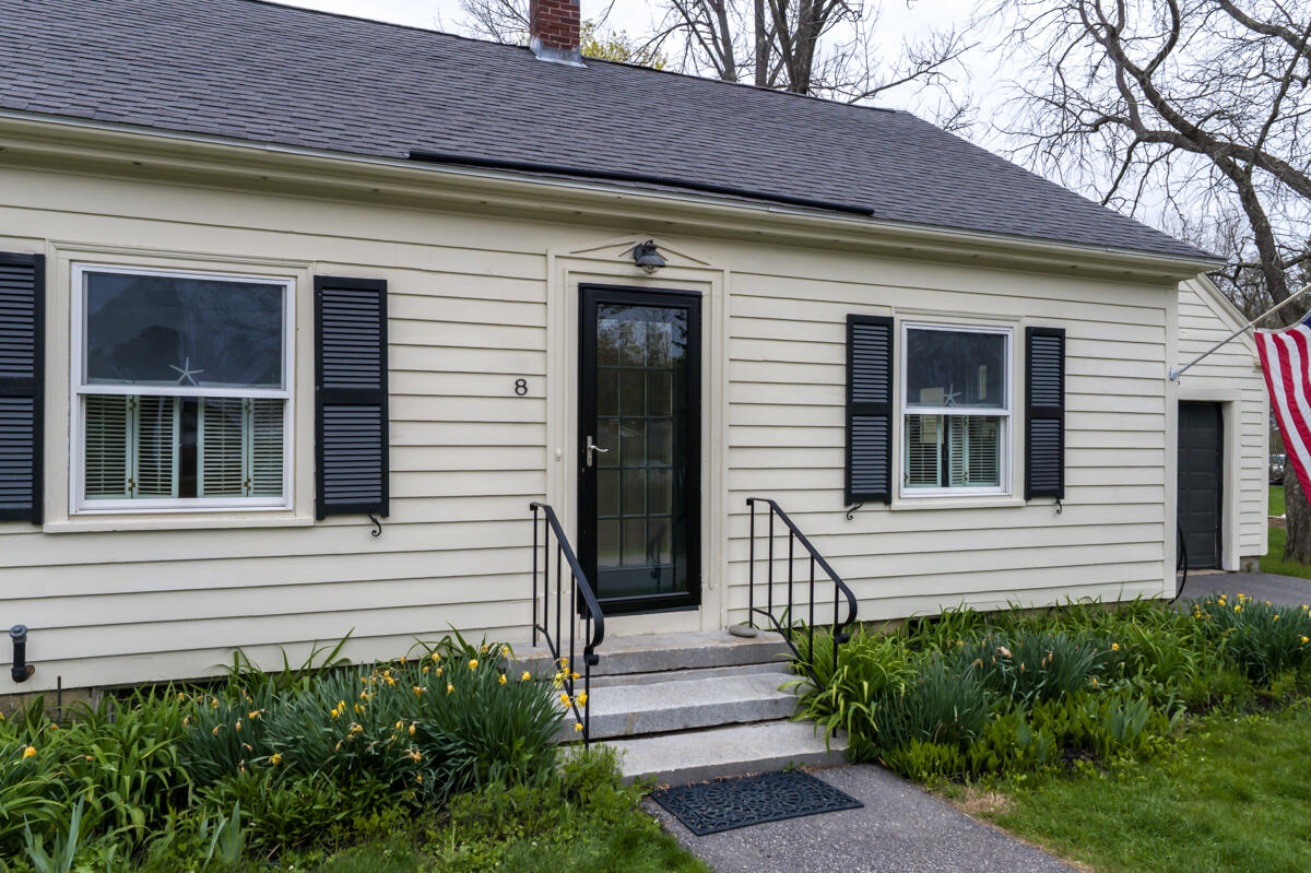 8 Oak Avenue Freeport ME 04032