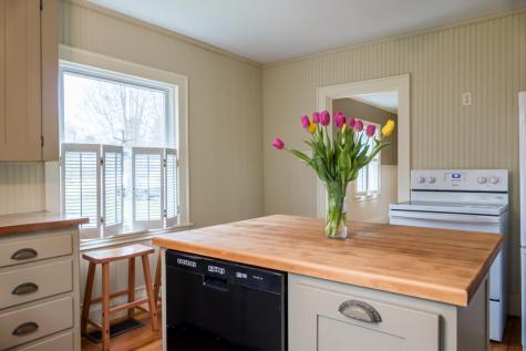 8 Oak Avenue Freeport ME 04032