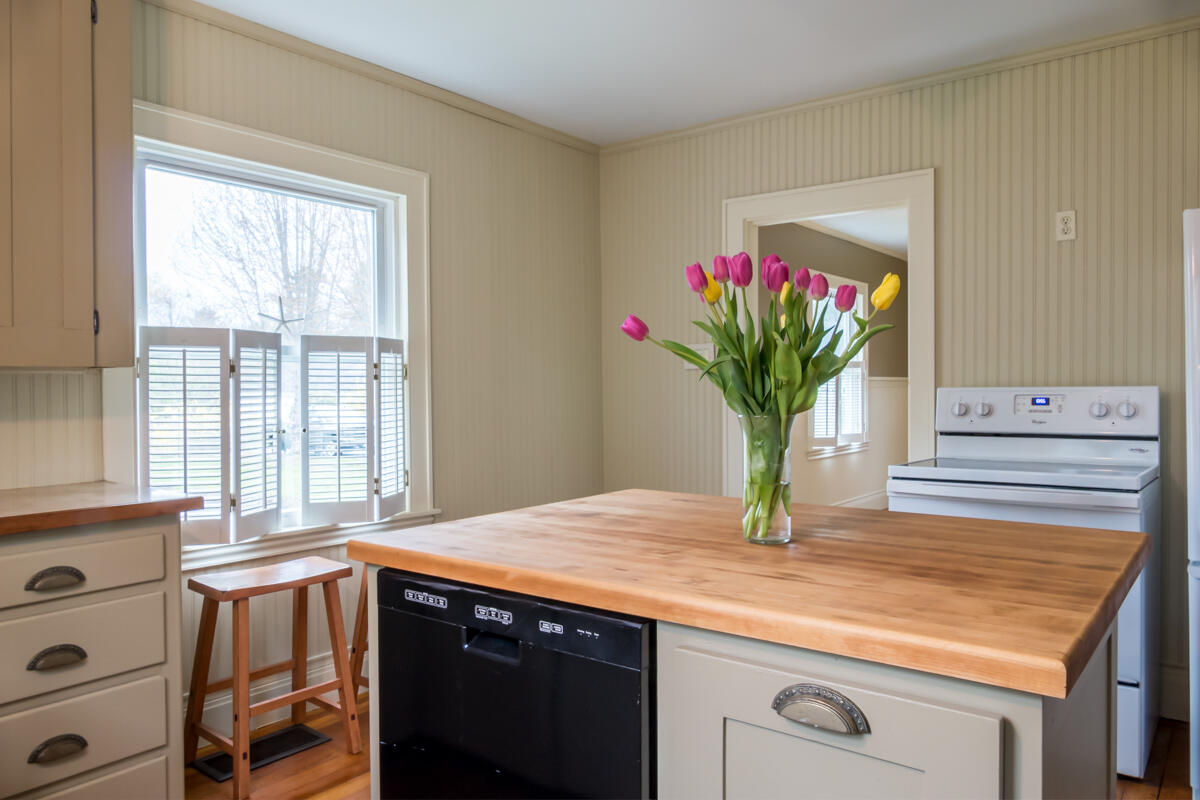 8 Oak Avenue Freeport ME 04032